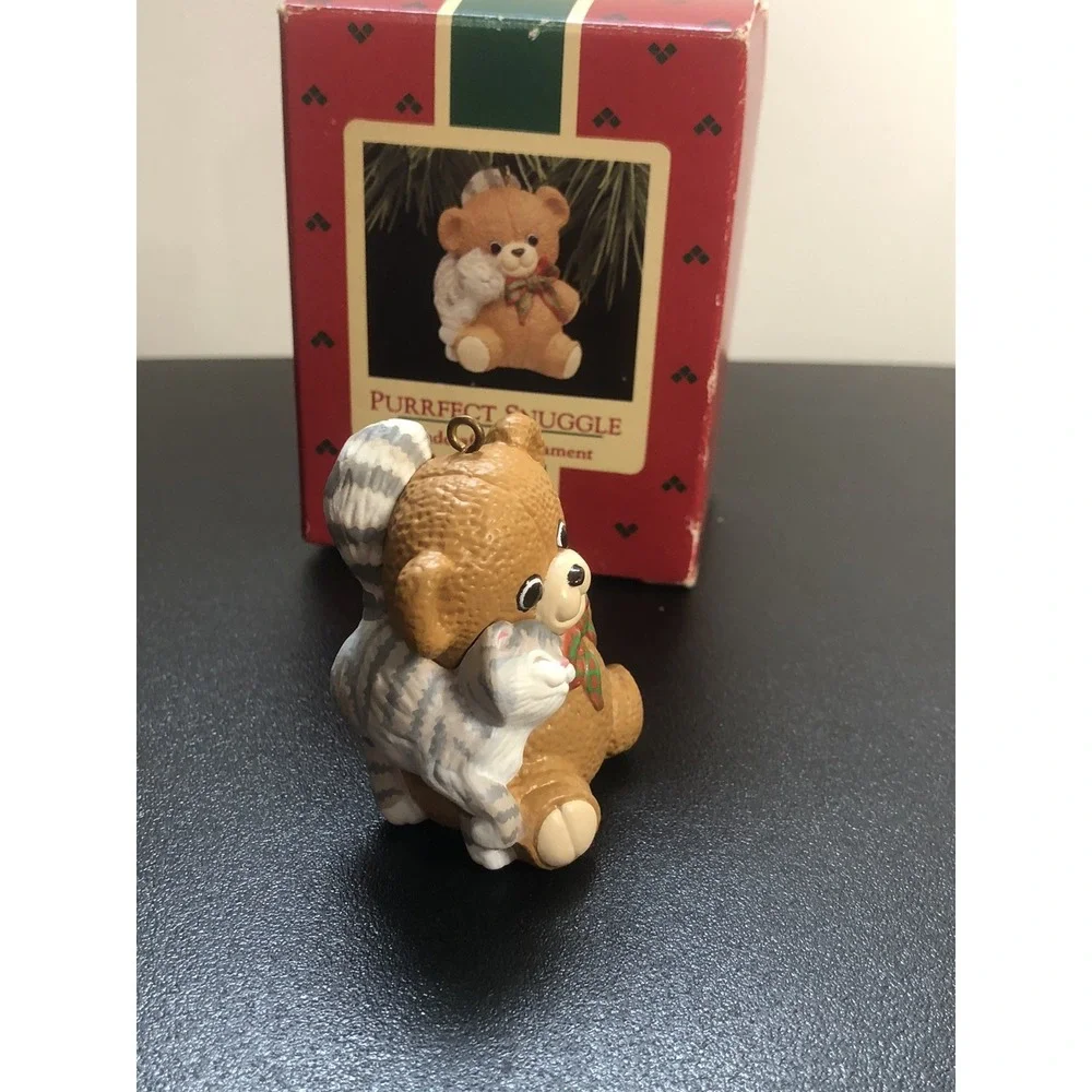 1988 Hallmark Keepsake Handcrafted Christmas‎ Ornament Purrfect Snuggle